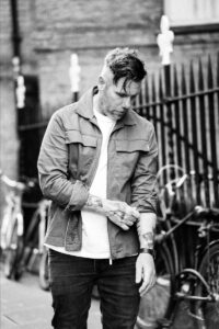 Si Connelly Announces His Walking Tour &ndash; One Guitar, One Rucksack, Hundreds Of Miles&hellip;